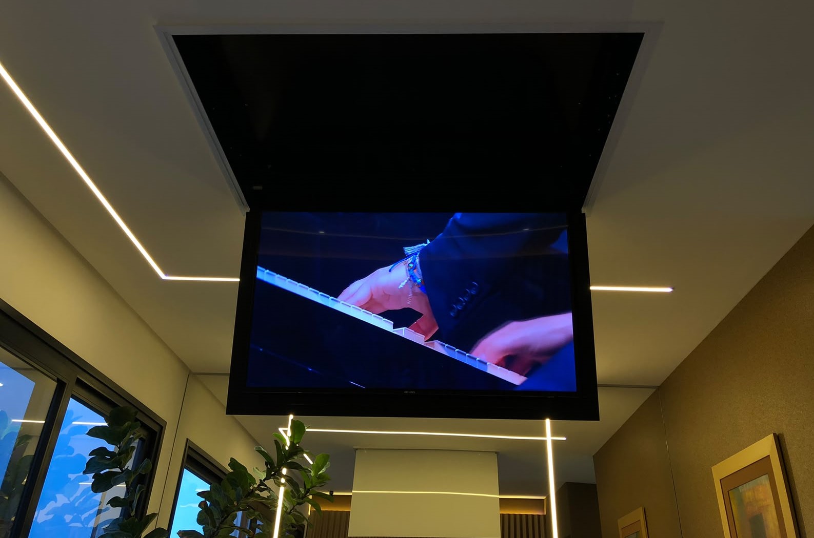 Detalhe de instalação de Flat TV